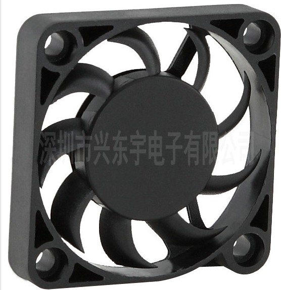 安防設(shè)備散熱風(fēng)扇我的特點(diǎn)，一覽眾山小！?